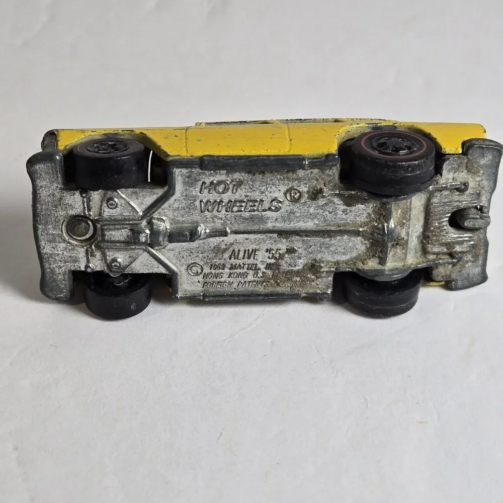 VINTAGE 1969 Hot Wheels Alive '55 Yellow Redline Diecast Car  Hong Kong